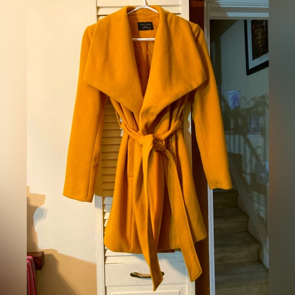 Yellow trench coat. Perfect for Spring! 💐 - Picture 1 of 3
